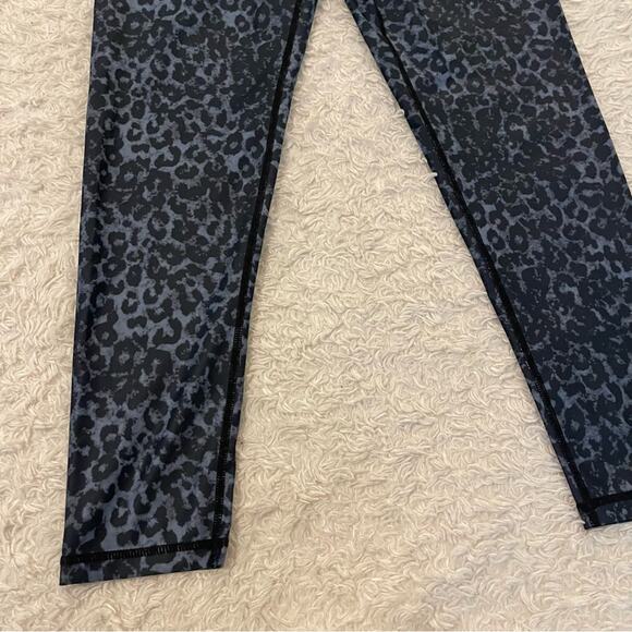 ZYIA Stone Leopard Scrunchy Light n Luxe Leggings Scrunch Butt - Picture 4 of 8